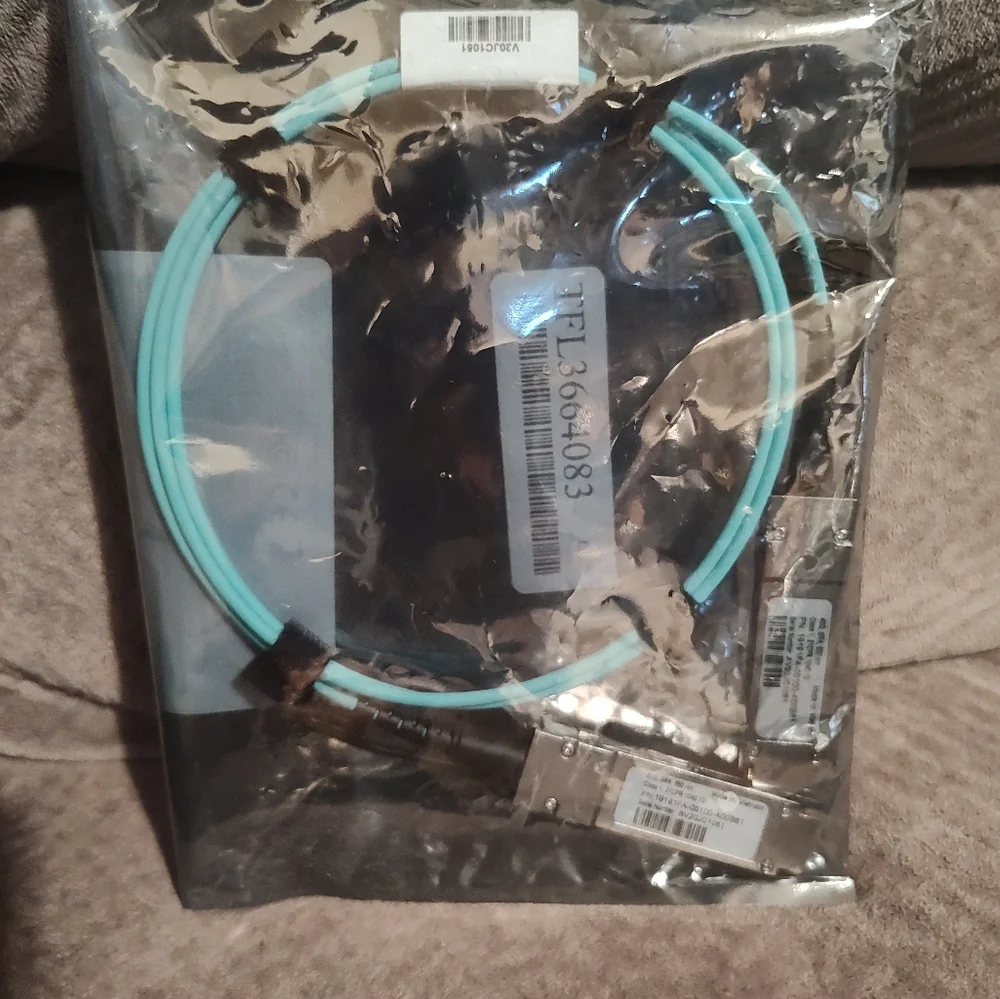 Legrand QSFP+, Active OM-3 Optical Cable to QSFP+, 850nm SR4 40G 1m